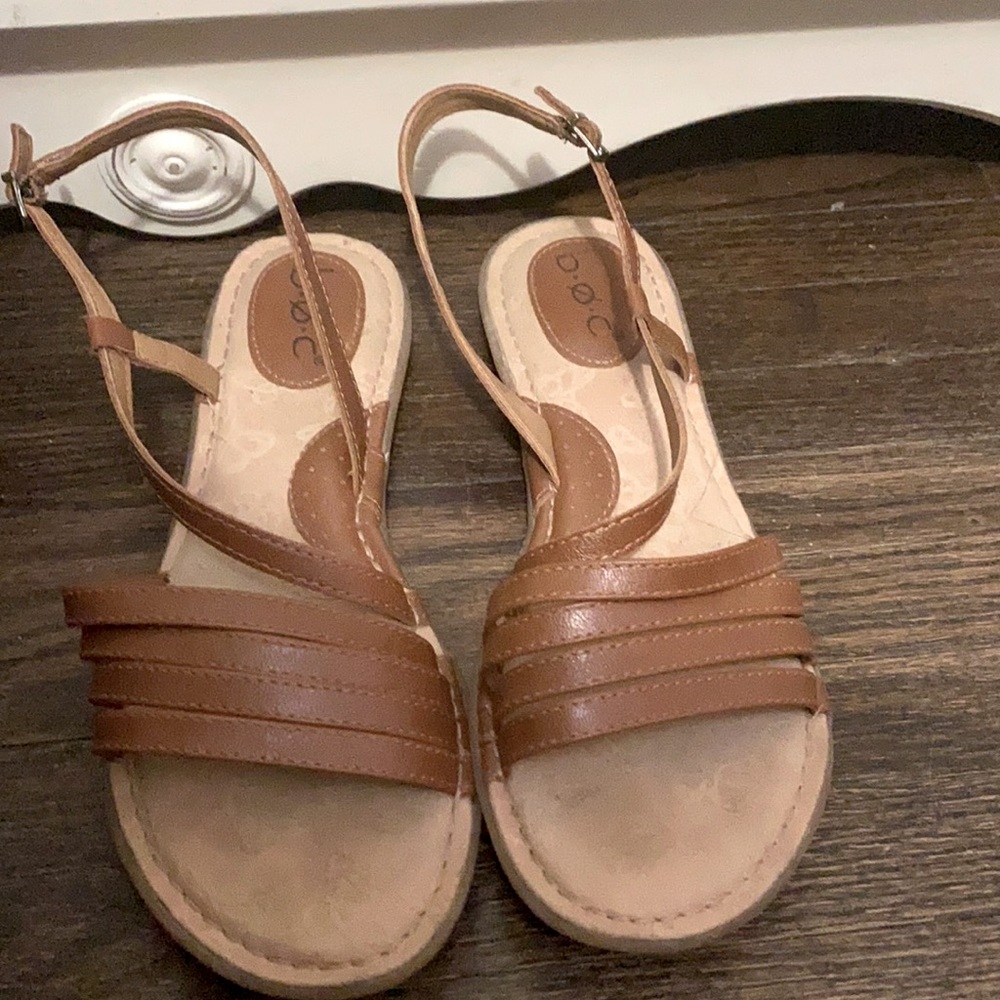 Faux leather brown strappy sandals.